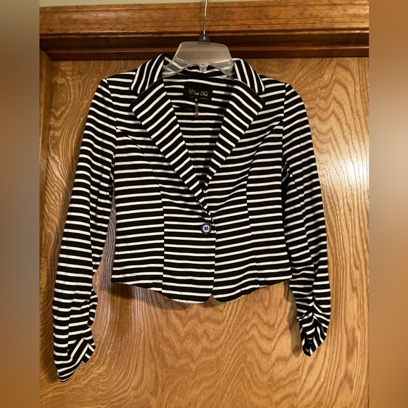 C’ est Toi black-and-white, striped short jacket - Picture 1 of 8